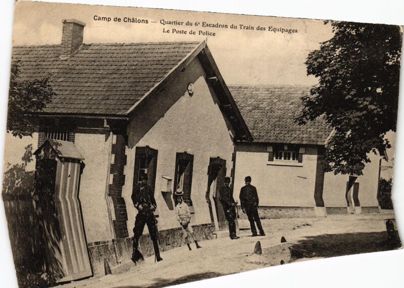Carte postale ancienne Militaire - Camp de Chalons Quartier du 6e Escadron du Train