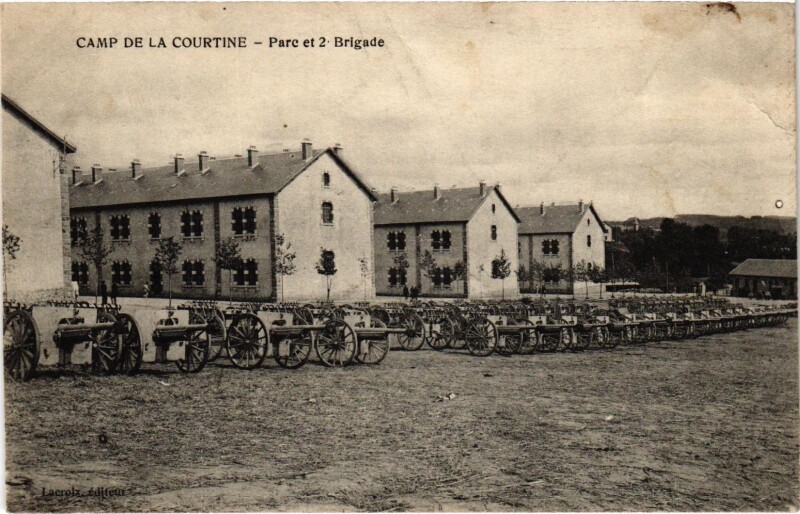Carte postale ancienne Militaire Camp de La Courtine - Parc et 2 Brigade à La Courtine