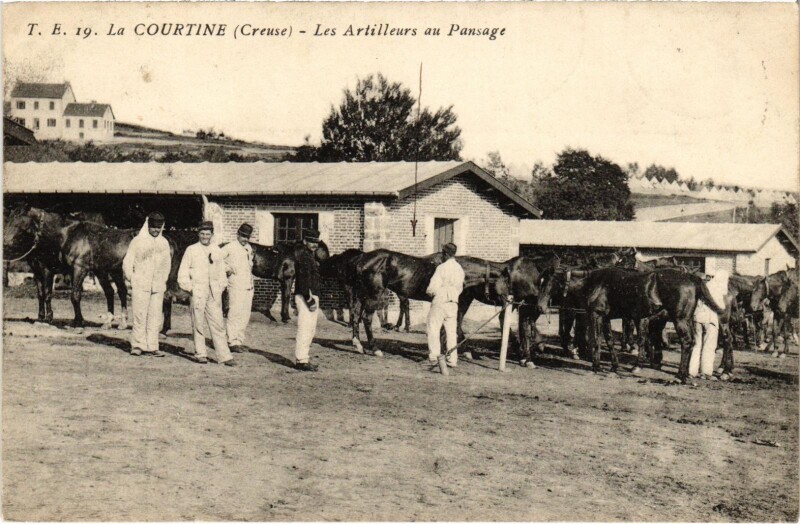 Carte postale ancienne Militaire Camp de La Courtine - Vue panoramique du Parc à La Courtine