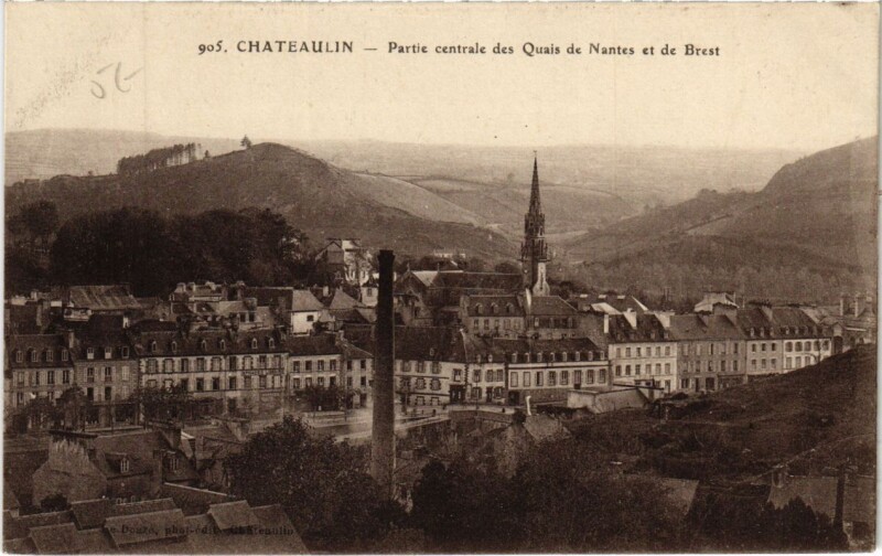 Carte postale ancienne Chateaulin - Partie Centrale des Quais de Nantes et de Brest à Châteaulin