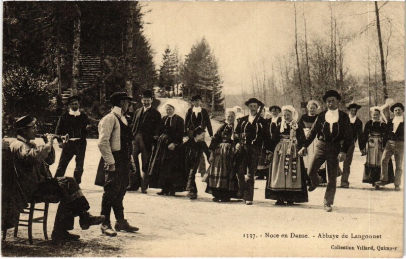 Carte postale ancienne Abbaye de Langonnet - Noce en Danse - Folklore