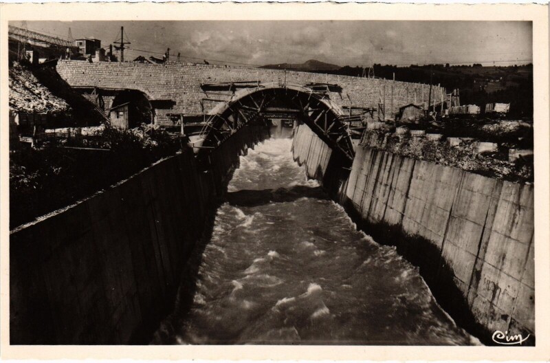 Carte postale ancienne Genissiat - Canal évacuateur