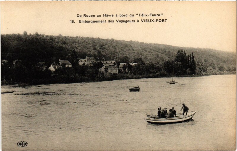 Carte postale ancienne De Rouen au Havre a bord du Felix-Faure Embarquement des Voyageur à Rouen