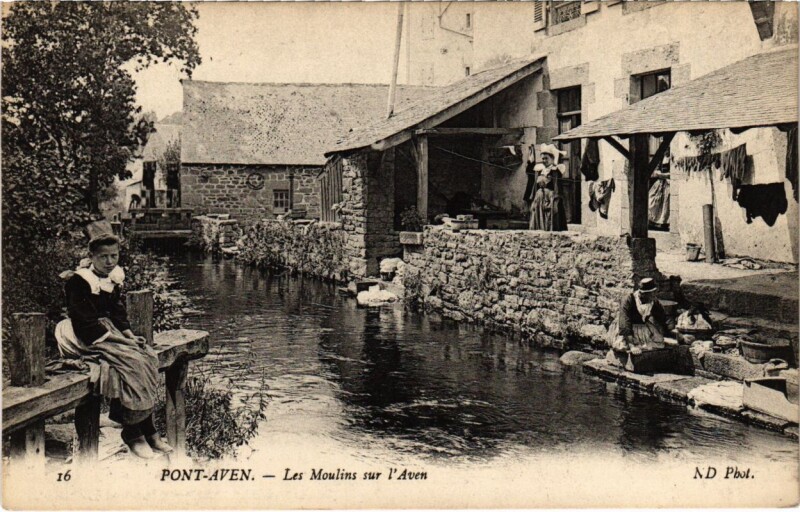 Carte postale ancienne Pont Aven- Les Moulins sur l'Aven France à Pont-Aven