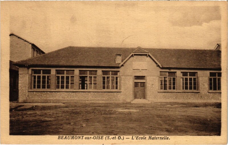 Carte postale ancienne Beaumont-sur-Oise - L'Ecole Maternelle à Beaumont-sur-Oise