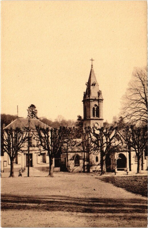 Carte postale ancienne Montlignon - La Mairie et l'Eglise à Montlignon