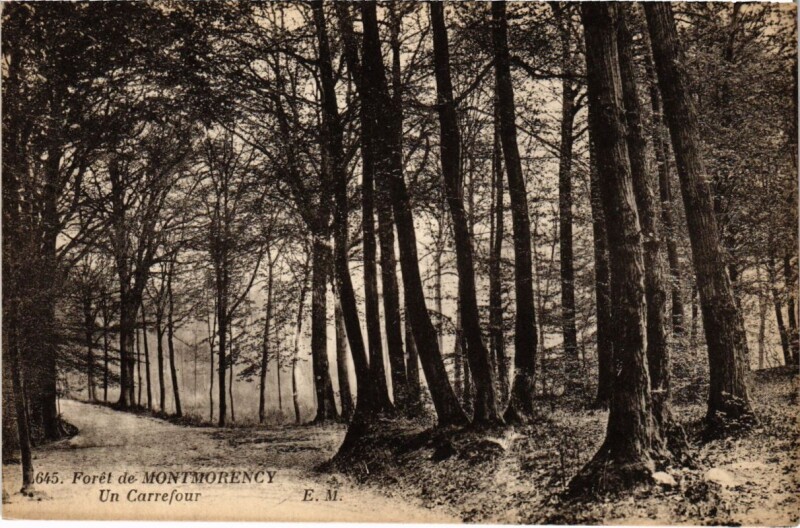 Carte postale ancienne Montmorency - Un Carrefour à Montmorency
