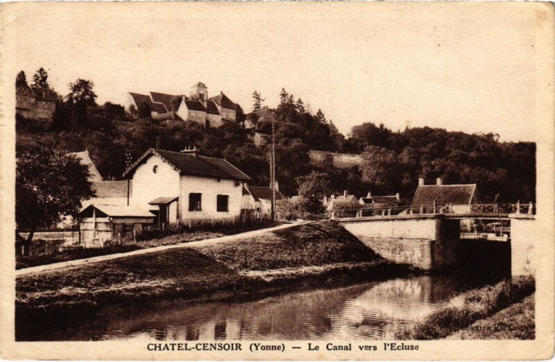 Carte postale ancienne Chatel-Censoir - Le Canal vers l'Ecluse à Châtel-Censoir