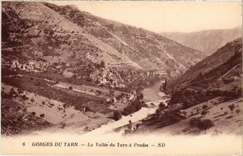 Carte postale ancienne Gorges du Tarn - La Vallée du Tarn a Prades