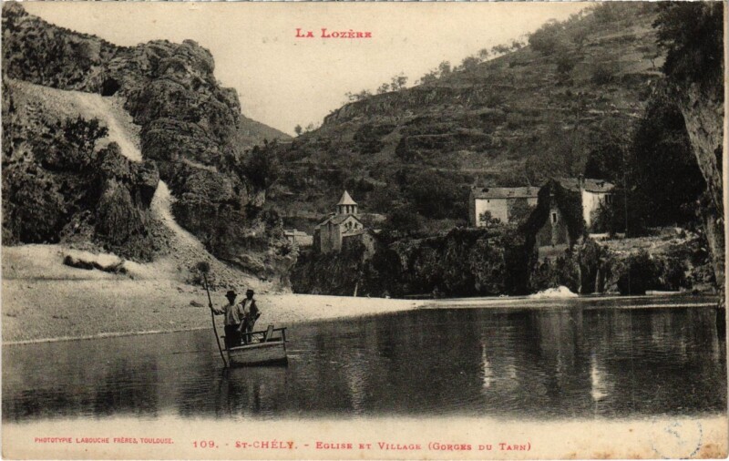 Carte postale ancienne Saint-Chely - Eglise et Village