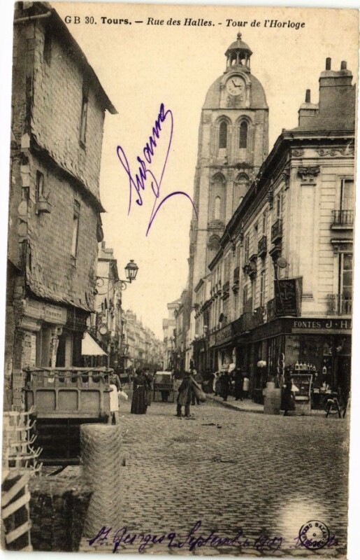 Carte postale ancienne Tours-Rue des Halles-Tour de l'Horloge à Tours