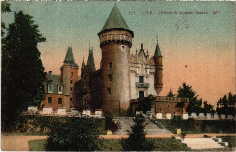 Carte postale ancienne Vichy Chateau de Bourbon-Busset à Busset