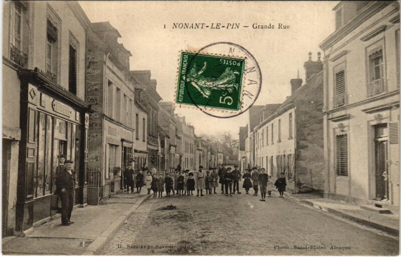 Carte postale ancienne Nonant le Pin - Grande Rue à Nonant-le-Pin