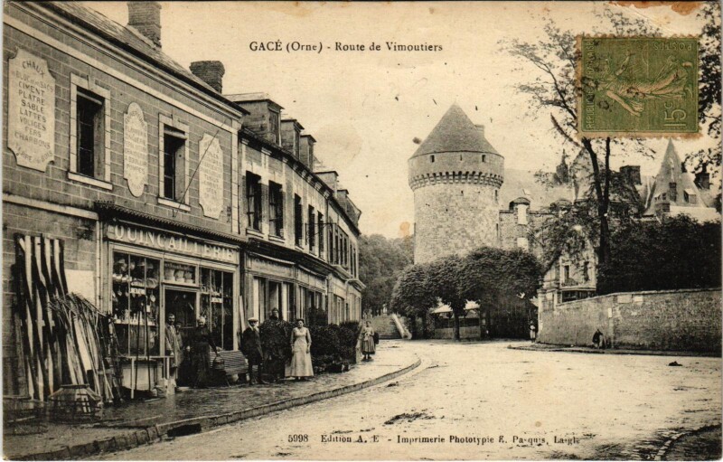 Carte postale ancienne Gace Orne - Route de Vimoutiers à Vimoutiers