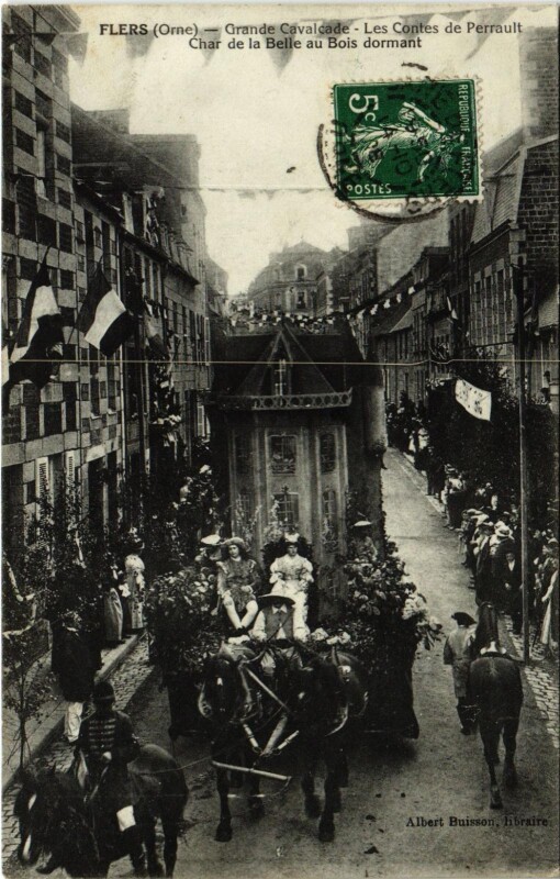 Carte postale ancienne Flers Orne - Grande Cavalcade Char de la Belle au Bois dormant à Flers