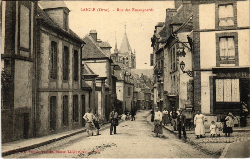 Carte postale ancienne Laigle Orne - Rue des Emangeards