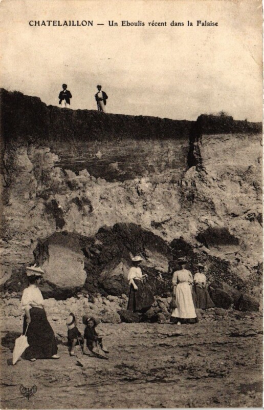 Carte postale ancienne Chatelaillon - Un Eboulis récent dans la Falaise