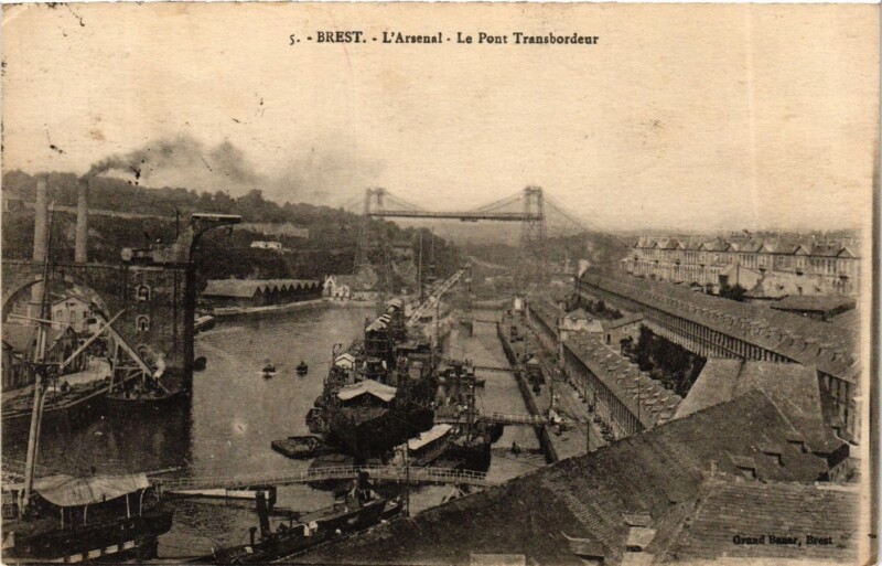 Carte postale ancienne Brest L'Arsenal Le Pont Transbordeur à Brest