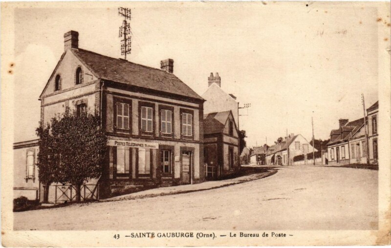 Carte postale ancienne Sainte Gaubeurge (Dep.61) Le Bureau de Poste