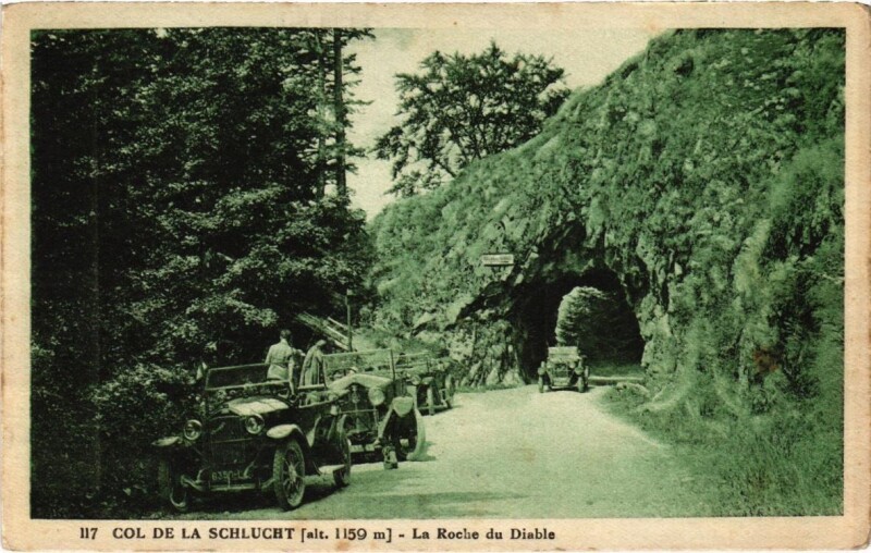 Carte postale ancienne Col de la Schlucht (alt. 1159 m) - La Roche du Diable