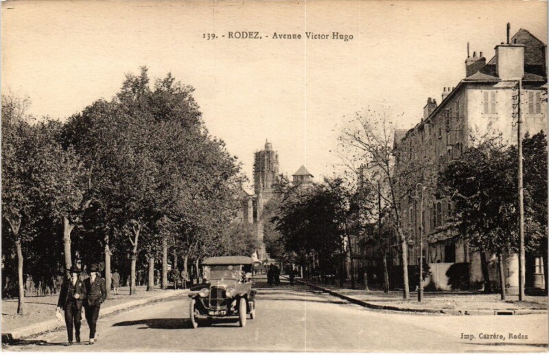 Carte postale ancienne Rodez - Avenue Victor Hugo à Rodez