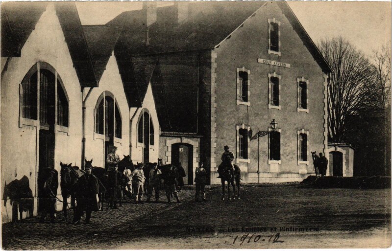 Carte postale ancienne Militaire - Nantes - Les Ecuries et L'Infermerie à Nantes