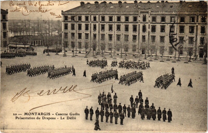 Carte postale ancienne Militaire - Montargis - Caserne Gudin - PRESentation à Montargis