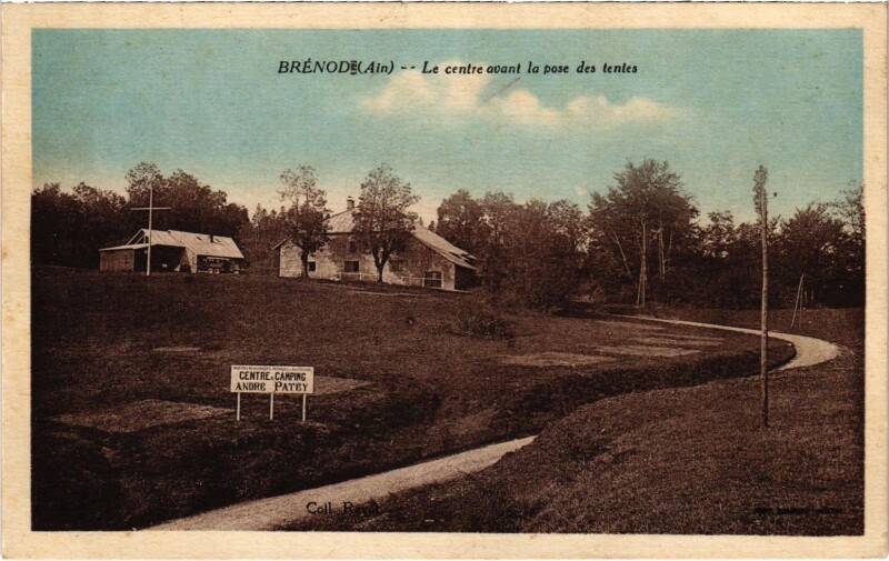 Carte postale ancienne Brenod - Le centre avant la pose des tentes à Brénod