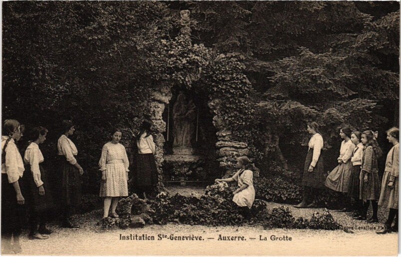 Carte postale ancienne Auxerre - La Grotte à Auxerre
