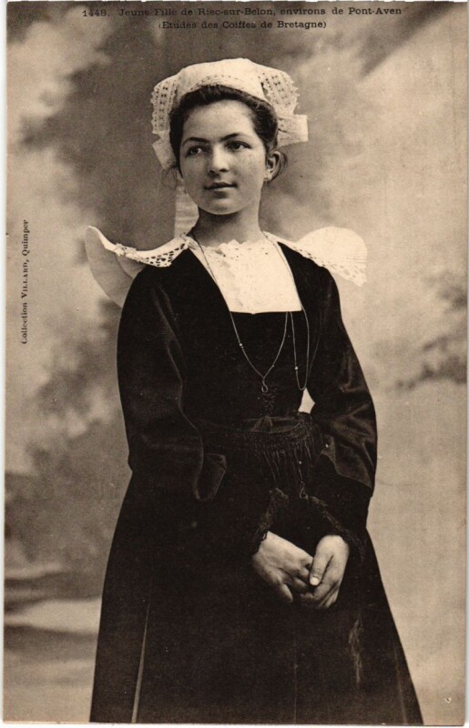 Carte postale ancienne Pont Aven- Jeune fille France à Pont-Aven