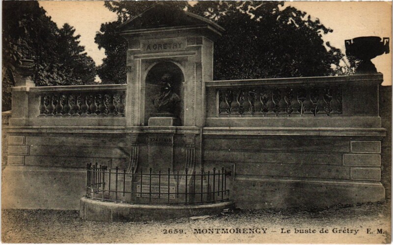Carte postale ancienne Montmorency - Le buste de Gretry à Montmorency