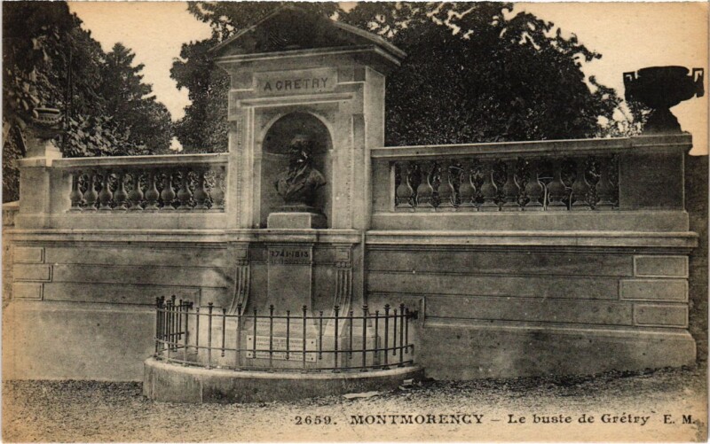 Carte postale ancienne Montmorency - Le buste de Gretry à Montmorency
