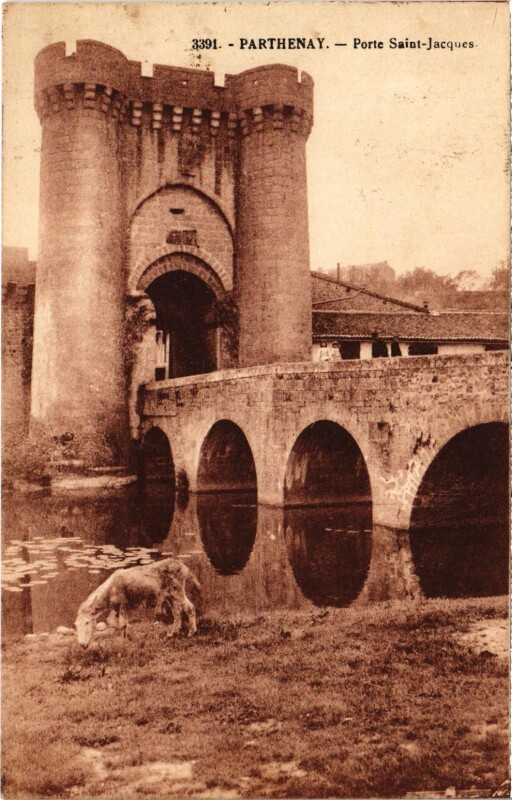 Carte postale ancienne Parthenay - Porte Saint-Jacques à Parthenay