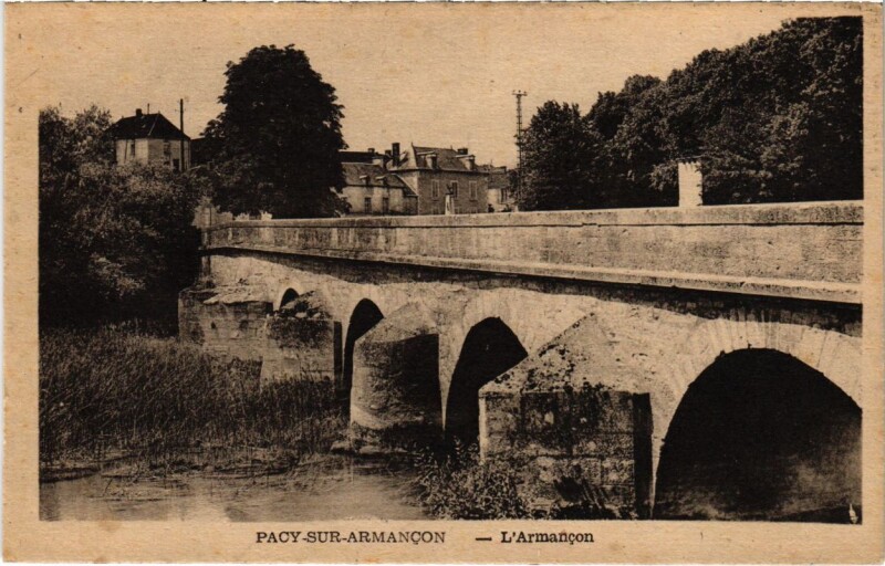 Carte postale ancienne Pacy-sur-Armancon - L'Armancon à Pacy-sur-Armançon