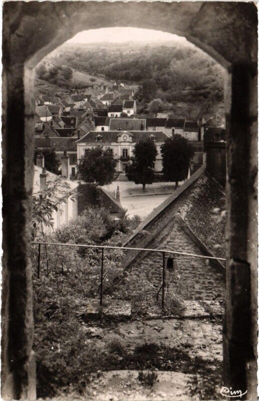 Carte postale ancienne Chatel-Censoir - Vue d'Ensemble prise d'une Vieille porte à Châtel-Censoir