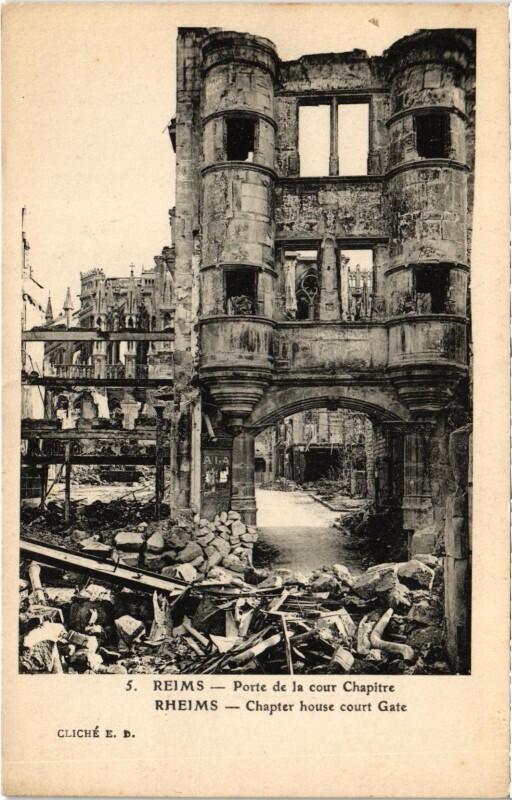 Carte postale ancienne Militaire - Reims - Porte de la cour Chapitre à Reims