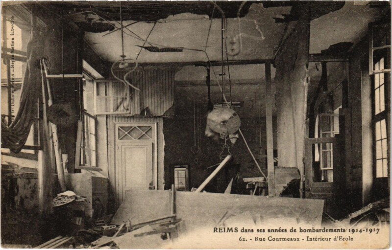 Carte postale ancienne Militaire - Reims - Dans ses années de Bombardements à Reims