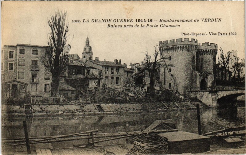 Carte postale ancienne Militaire Bombardement de Verdun - Ruines prés de la Porte à Verdun