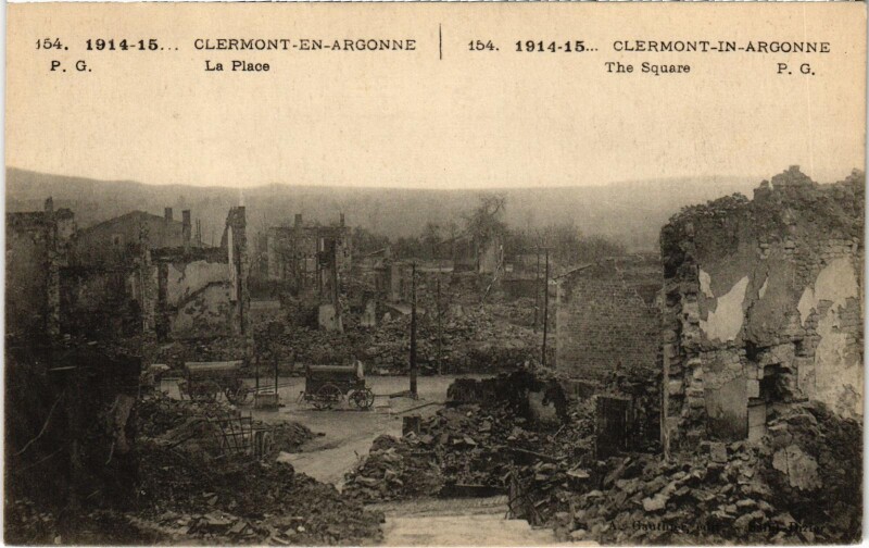 Carte postale ancienne Militaire Clermont-En-Argonne - La Place à Clermont-en-Argonne