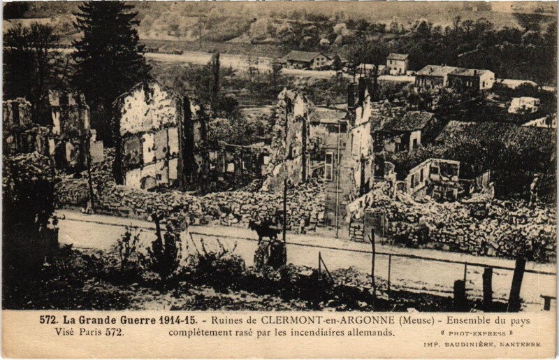 Carte postale ancienne Militaire Ruines de Clermont-en-Argonne - Ensemble du pays à Clermont-en-Argonne