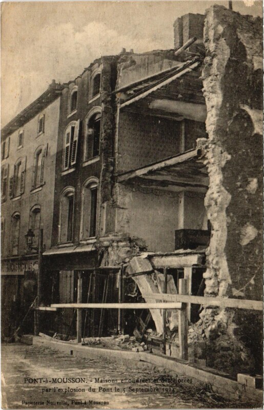 Carte postale ancienne Militaire Pont-á-Mousson - Maisons effondrées à Mousson