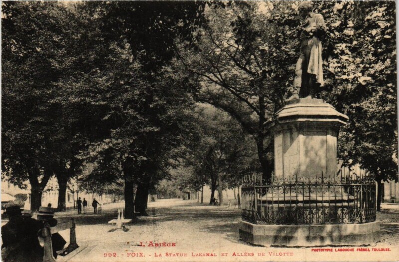 Carte postale ancienne Foix- Statue Lakanal et Allee de Vilotte France