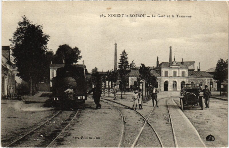 Carte postale ancienne Nogent-le-Rotrou La Gare Tram Vapeur à Nogent-le-Rotrou