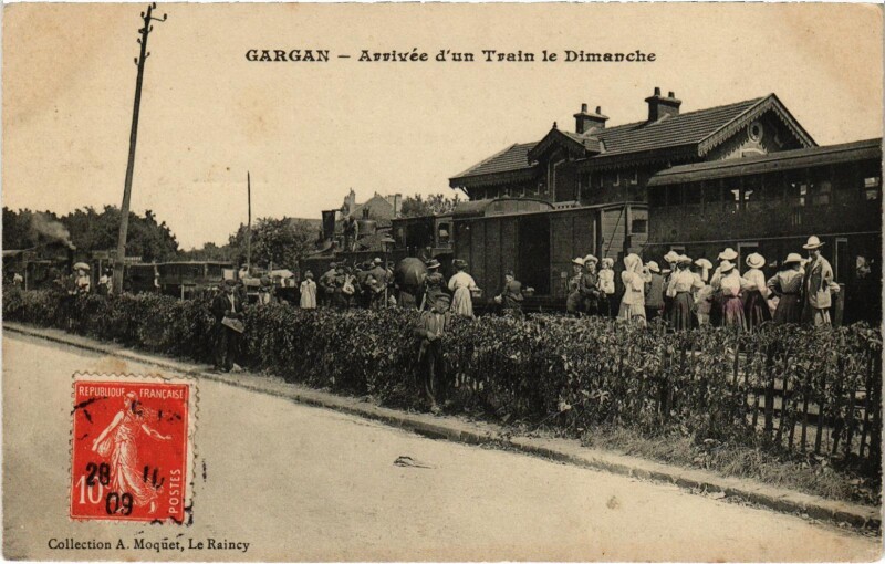 Carte postale ancienne Gargan Arrivee d'un Train le Dimanche Tram Vapeur