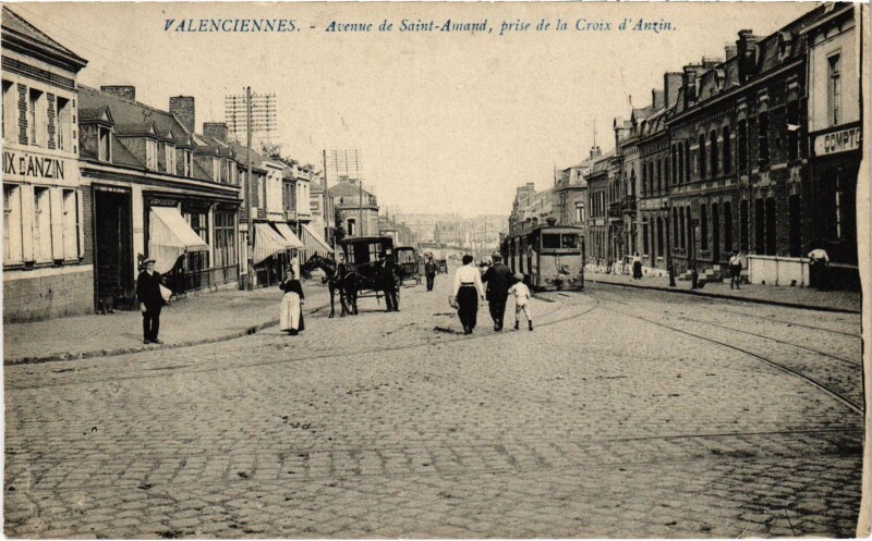 Carte postale ancienne Valenciennes Avenue de Saint-Amand Tram Vapeur à Valenciennes