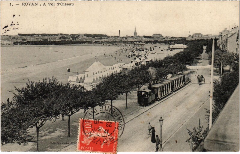 Carte postale ancienne Royan a vol d'oiseau Tram Vapeur à Royan