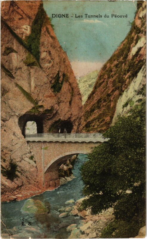 Carte postale ancienne Digne Les Tunnels du Peouve
