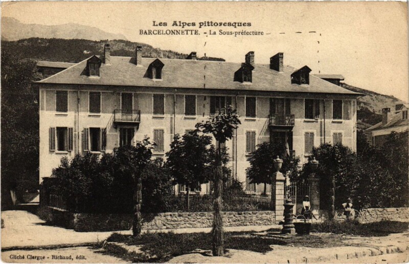 Carte postale ancienne Barcelonnette La Sous-prefecture à Barcelonnette