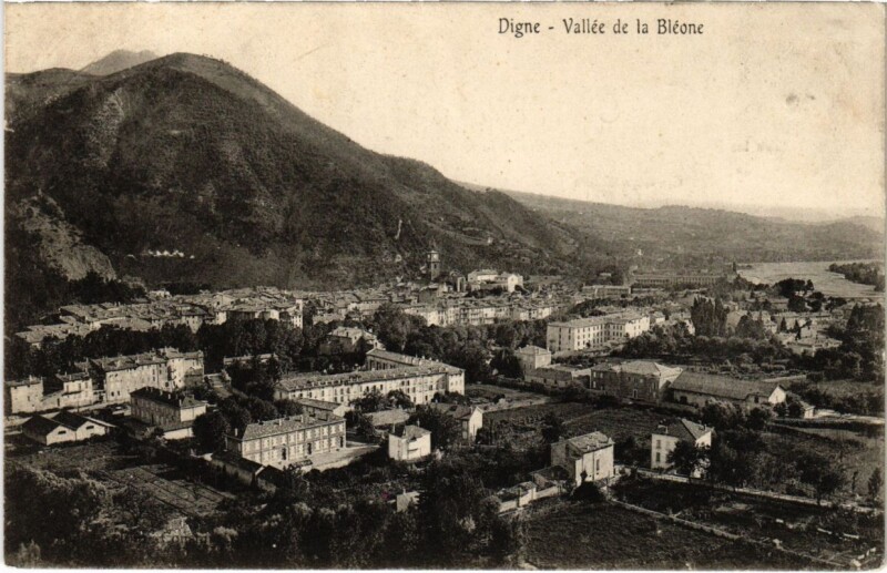 Carte postale ancienne Digne Vallee de la Bleone