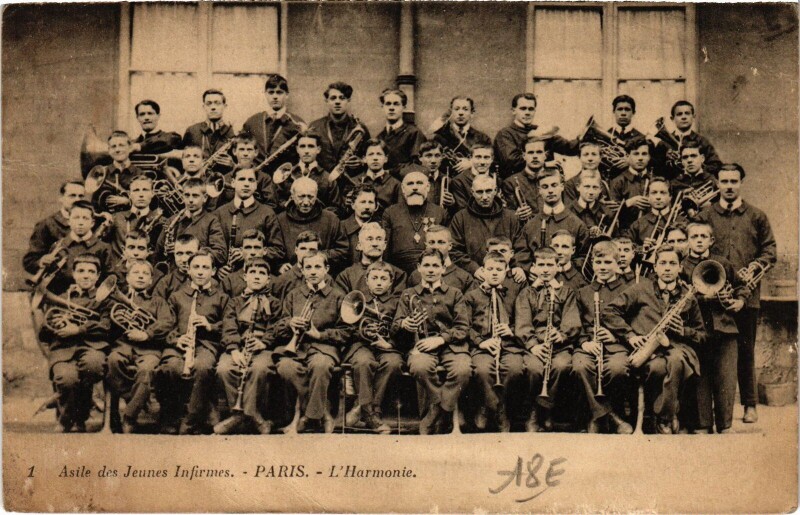 Carte postale ancienne Asile des Jeunes Infirmes - L'Harmonie à Paris 15e